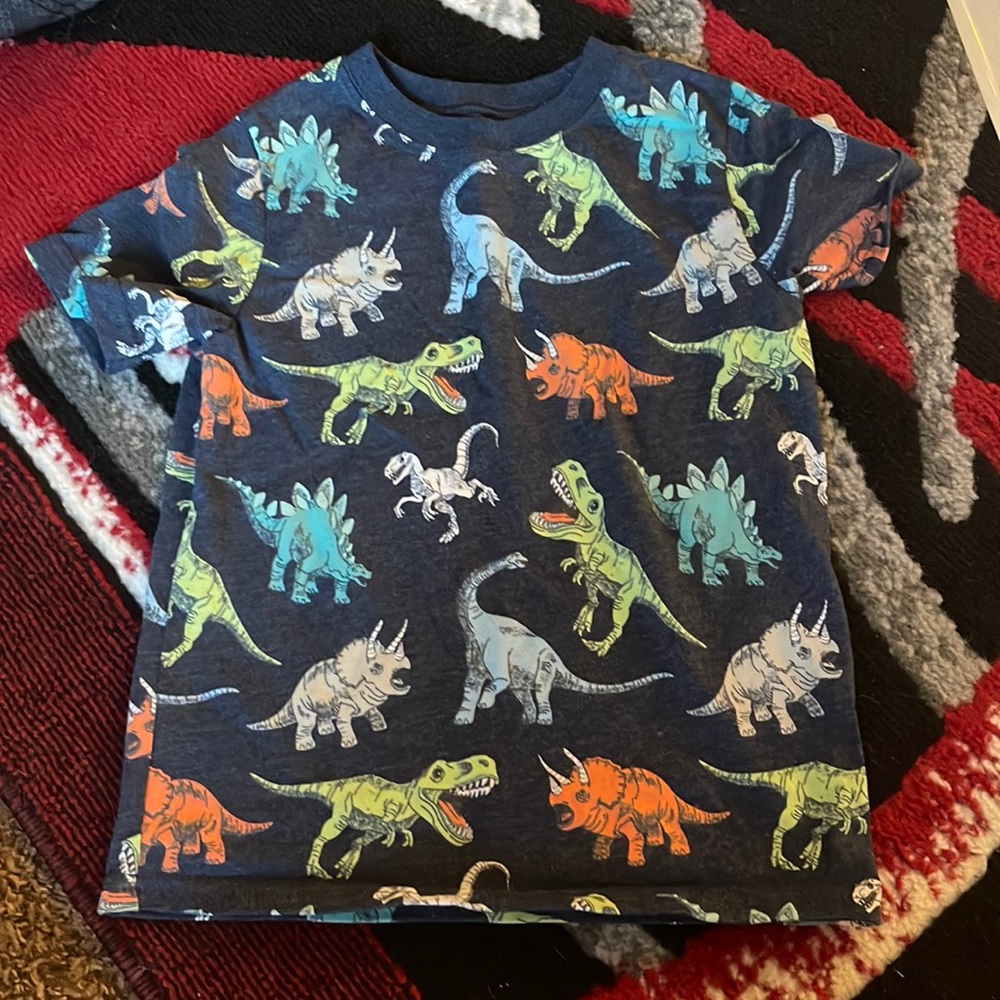 Dinosaur 4T short sleeve shirt, worn once, very good condition